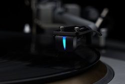 DS AUDIO�A�V���i�̃e�B�U�[�J�b�g�����J