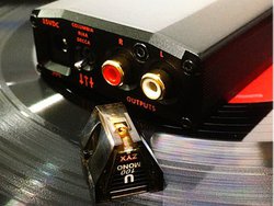 ZYX�����m�����J�[�g���b�W��iFi-Audio���t�H�m�C�R�̃o���h���Z�b�g�B�P�i�w������������