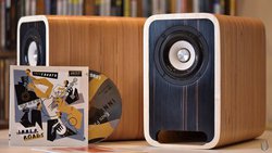 �A�C���b�N�X�A��AUDEL�̃X�s�[�J�[�����i����B�o�[�`�����ނ̍����ɂ��