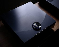 LINN�̐V�uKLIMAX DSM/3�v������T�E���h�N���G�C�g�Œ�����BHUB�����Ԍ���Ŏ����\