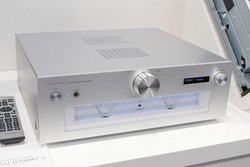 �e�N�j�N�X�A�g�O�����h�N���X�h�V�v�����C���uSU-G700M2�v�B�ŏ�ʃ��f���̋Z�p���p��