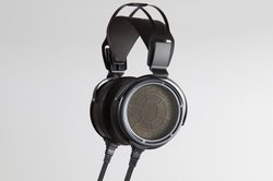 �y�����C���v���L�z�X�^�b�N�X�A�Ód�^�C���[�X�s�[�J�[�̃t���O�V�b�v�uSR-X9000�v�B�������b�V���ɂ��Œ�d�ɂ�V�K�J��