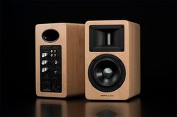 AIRPULSE�A�A�N�e�B�u�X�s�[�J�[�uA80�v�ɖ��邢�ؖڒ��̐V�F�uPINEWOOD�v