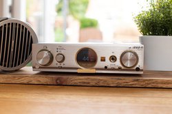 iFi audio�APro iDSD�^Pro iCAN�̉��������߂��uSignature�v���f���B10��15������