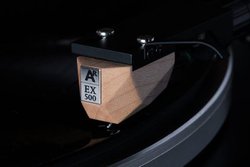 �A�i���O�����b�N�X�A���@�C�I������p�؍ނ��g�p����MC�J�[�g���b�W�uEX500�v