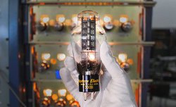 �E�F�X�^���E�G���N�g���b�N�̐^��ǁu300B�v�A������������������