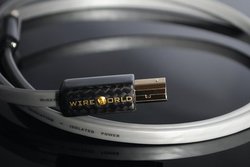 Wireworld�A�Ǝ��́gUni Path�\���h�̗p�̃t���O�V�b�vUSB�P�[�u���uPlatinum Starlight 8�v