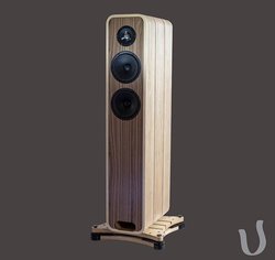 AUDEL�̃t���O�V�b�v�X�s�[�J�[�uSymphonika�v�B�o�[�`�ϑw�ނƎ�����A�N�����̗p