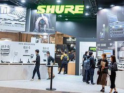 ��Inter BEE��Shure��[���n�C�U�[�ȂǑ��ʂȃv���I�[�f�B�I�@�킪�W���B�t�H�X�e�N�X����͐V�A�N�e�B�u���j�^�[��