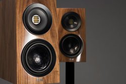 ELAC�A�ŏ�ʃV���[�Y���̃u�b�N�V�F���t�uCONCENTRO S 503�v