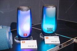 JBL�A�V�������j�b�g���ڂ�Bluetooth�X�s�[�J�[�uPULSE 5�v�ق��A�|�[�^�u���V���i�����J