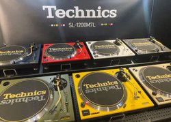 �e�N�j�N�X�A7�F�W�J�̌���^�[���e�[�u���uSL-1200M7L�v�B�X�g���[�g�J���`���[���C���[�W