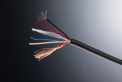 �g�b�v�E�C���O�A���А݌v�̋ɍ׌a4�c�V�[���h�P�[�u���uFLUX�v��4/28�ɔ���