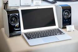 �N���v�g���A�n�C���]/Bluetooth�Đ��Ή��̏��^�A�N�e�B�uSP�uKS-33�v�B��^�e���r�Ƃ̑g�ݍ��킹���z��