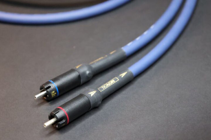 �e�B�O�����A�O���V�[�X�ɓƎ����U�Z�p�𓊓������V�C���^�[�R�l�N�g�P�[�u���uMS-DR20R/X�v