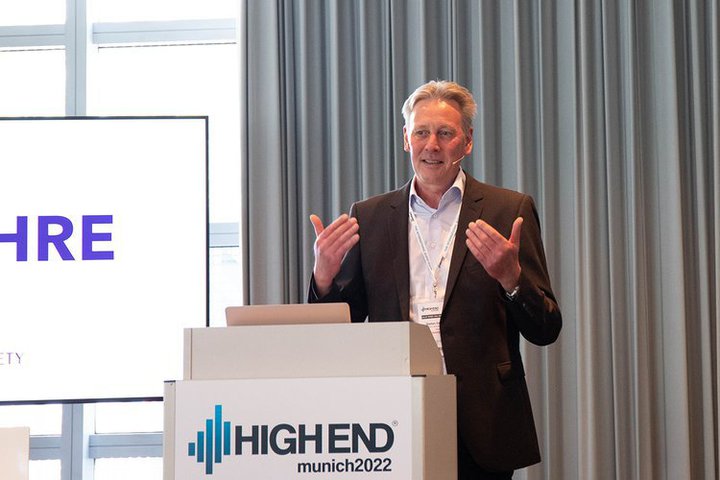 ��HIGH END���~�����w���E�n�C�G���h�J���B41�J���A450�̏o�W�҂�800�̃u�����h���o��