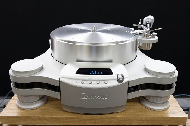 ��HIGH END���G�\�e���b�N�A���̓^�[���e�[�u���uGrandioso T1�v����I�ځ^���j�^�[�I�[�f�B�I50���N���f���uConcept 50�v