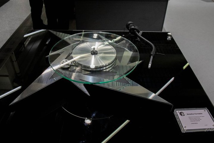 ��HIGH END���g�ԍځh���R�[�h�v���[���[�ɃE�F�X�^���E�G���N�g���b�N�̃X�s�[�J�[�Ȃǃ��j�[�N�A�C�e�����Љ�I