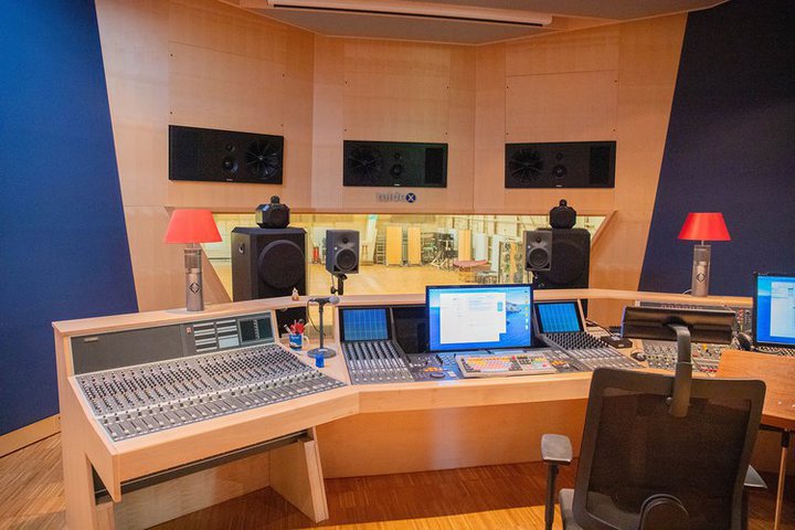 �u�~���[�W�V���������R�ɉ��t�ł��������肽���v�B�x�������̓Ɨ��X�^�W�I�u�e���f�b�N�X�E�X�^�W�I�v��K��