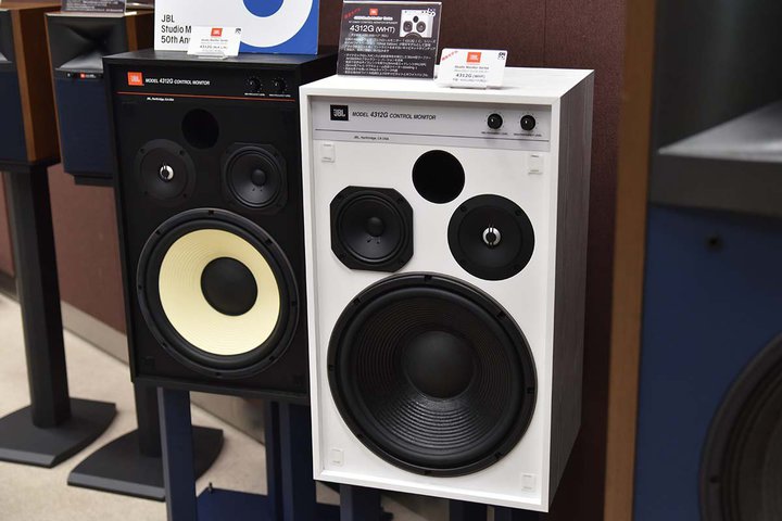 ��OTOTEN��JBL�u4312G�v�Ƀz���C�g�̌���d�l�gGhost Edition�h�B�u4305P�v�����̈�ʓW��