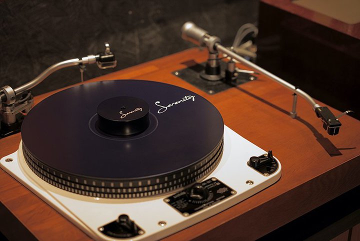 �������[�h�A�V�I�[�f�B�I�A�N�Z�T���[�u�����h�uSerenity�v�n���B�U���}���ɗD���}�O�l�V�E���f�ނ̑S3���i��W�J