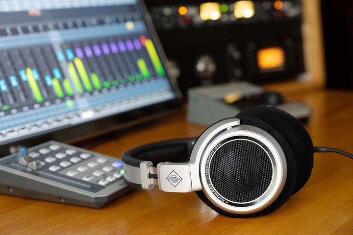 �m�C�}���A���j�^�[�X�s�[�J�[�̍Č���ڎw�����J���^�w�b�h�z���uNDH 30�v