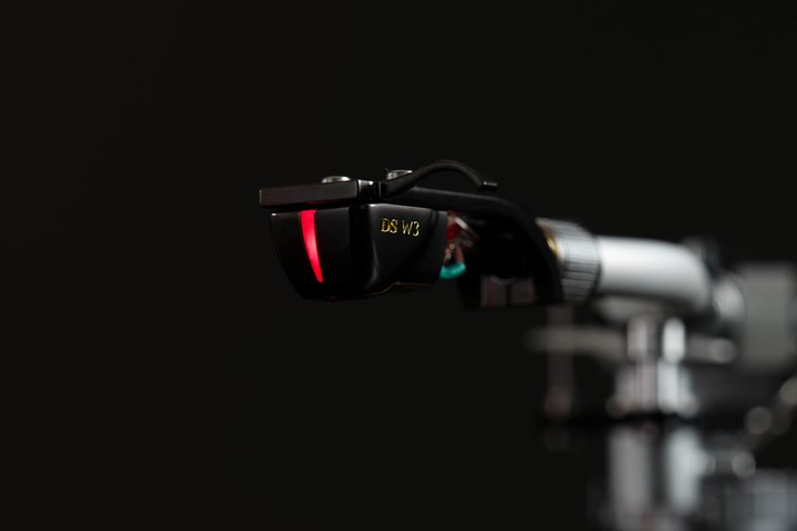 DS AUDIO�A��3����U���n�𓋍ڂ������J�[�g���b�W�^�t�H�m�C�R���C�U�[�uDS-W3�v