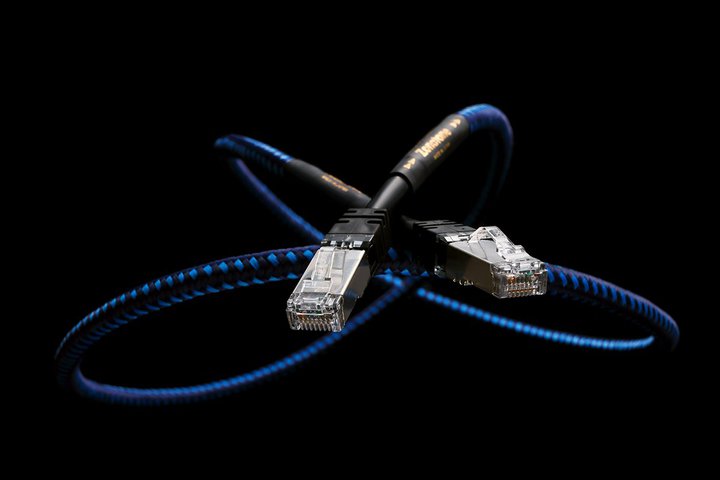 �]�m�g�[���A���̃I�[�f�B�I�pLAN�P�[�u���uShupreme LAN-1�v�B���̂�4�f�ނ̃n�C�u���b�h�d�l