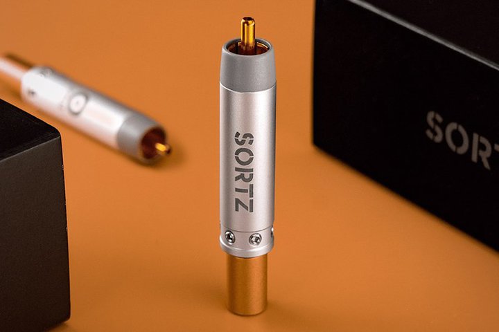 Ansuz Acoustics�A���g�p���o�͒[�q�ɍ������ރm�C�Y�ጸ�A�N�Z�T���[�uSortz�v