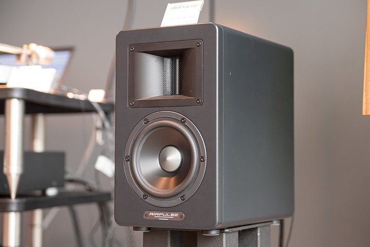 ��TIAS�����L���AAIRPULSE�̐V�A�N�e�B�u�X�s�[�J�[�uSM 200�v�v���g�@�^�G���N�g����McIntosh�uMC3500�v���f��