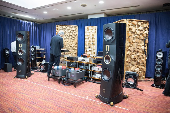 �����Z�b�V������DALI KORE��㏉�㗤���\�j�[/JVC�͊���PJ�Ńz�[���V�A�^�[�̃f����