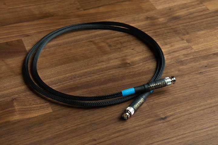 BriseAudio�A�s���A�I�[�f�B�I�p�N���b�N�W�F�l���[�^�[�����P�[�u���uYATONO-BNC 50���v