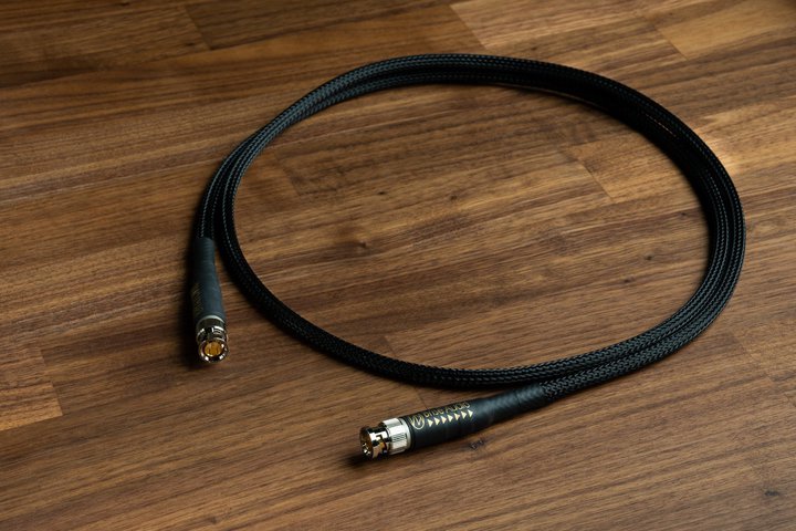 BriseAudio�A�N���b�N�W�F�l���[�^�[�^BNC�f�W�^���P�[�u���uYATONO-BNC 75���v