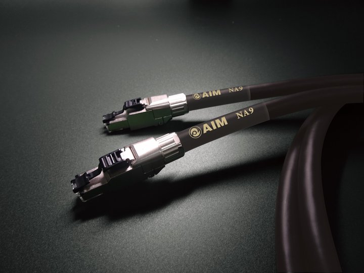 �G�C���d�q�A�I�[�f�B�I�pLAN�P�[�u���uSHIELDIO�v�ŏ�ʃ��f���uNA9�v�B�V�J����4�w�V�[���h�\�����̗p