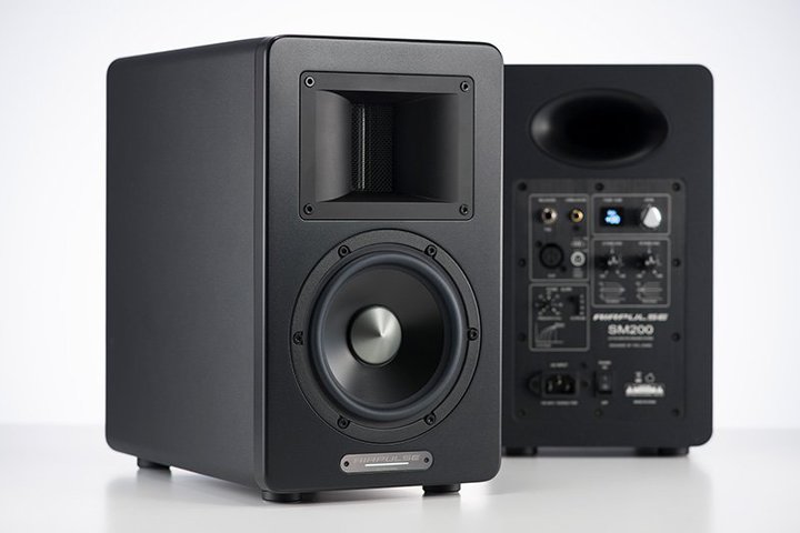 AIRPULSE�A�ݒu���ɍœK���ł���j�A�t�B�[���h���j�^�[�uSM 200�v