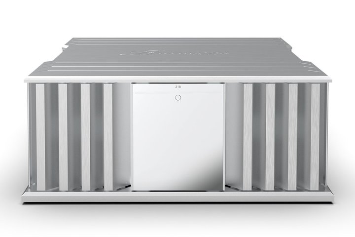 Burmester�AAB���X�e���I�p���[�A���v�u218�v�B�u216�v����d������o�͒i������