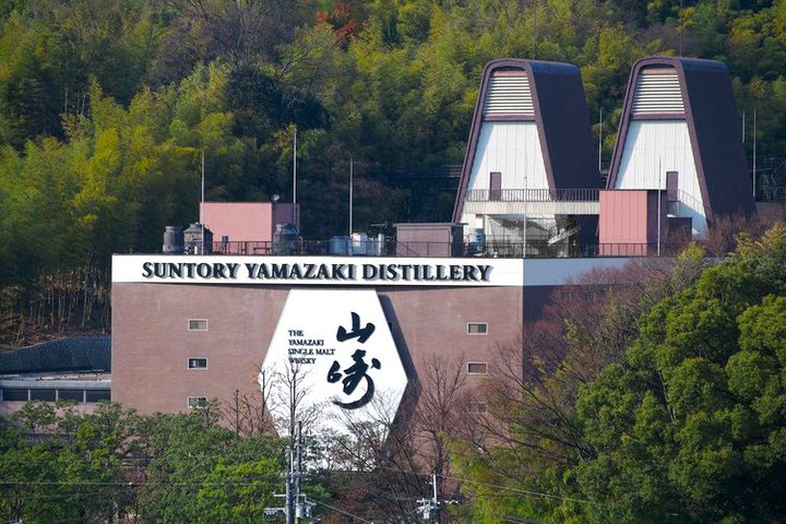 100���N���}�����T���g���[�̃E�C�X�L�[�Â���B���˂̒n�u�R��������v���w������|�[�g