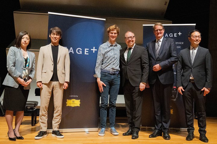 �h�C�c�E�O�����t�H��125�N�ڂ̒���B�f���z�M�T�[�r�X�uSTAGE�{�v���{�㗤����|�[�g