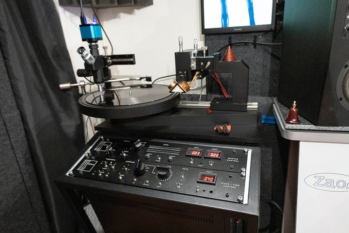 �V�~�����[�V�������t�����p�����g�Ő�[�h�̃A�i���O�J�b�e�B���O�BAltphonic Studio�̉����ւ̂������