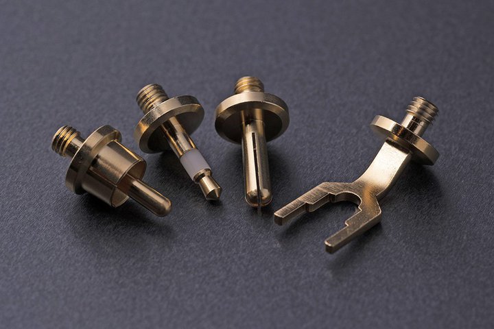 ���鐸�H�A�uCrystal Ep�V���[�Y�v�̌����v���O�𔭔��B4�̃v���O�`�󂪎g�������e�Ղ�