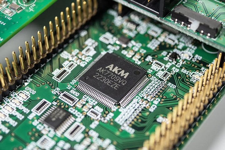 AKM、車載向けマルチコアDSP「AK7709VQ」。多チャンネルスピーカーやハイレゾオーディオ処理を実現