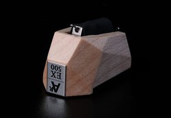 Analog RelaxAJ[gbW̉i𔭕\B10/1Vi