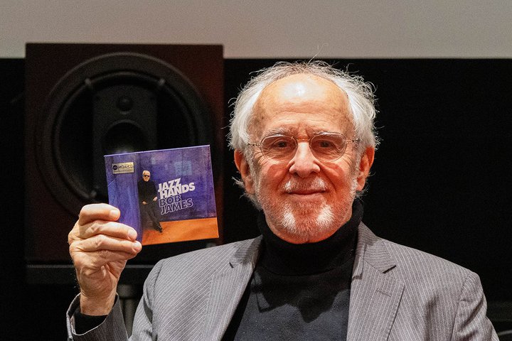 C}[VuI[fBI͂܂ɁuA[WOIvB{uEWF[XƒAURO-3Ď