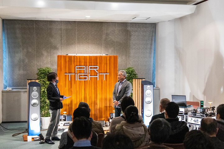 ÉVEeNjNXAAIR TIGHTATADȂǍYuh̒ړW^ParadigmEKEFXs[J[lC