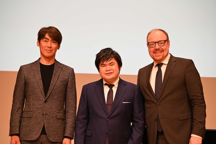 ҈LshCcEOtHƃO[oꑮ_BsAjXgƂĂ͓{l