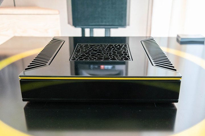 HIGH ENDLUMINAvځuP1 miniv^Silent AngelARoonATAIKOȂǃlbg[NI[fBIڃf