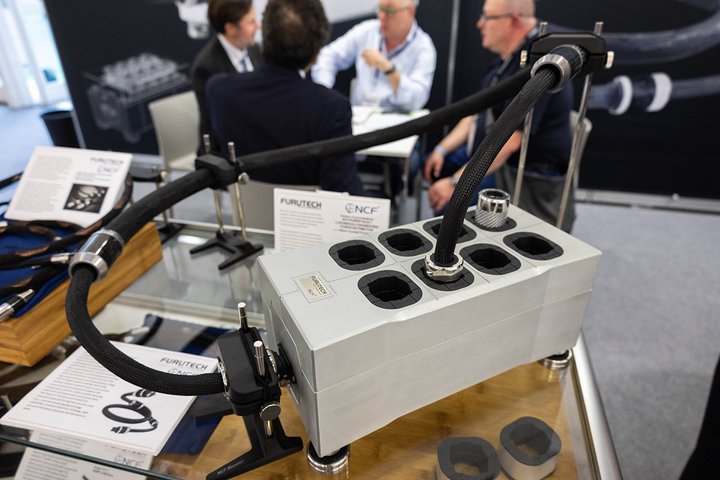 HIGH ENDtebNAWd^bvuNCF POWER VAULTv^VebÑtOVbvCuMaster Crownv