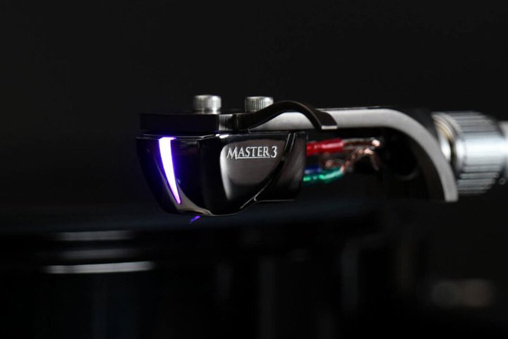 DS AudiǒJ[gbWA4/19-26ɓEGXEACEGXɂĊJ