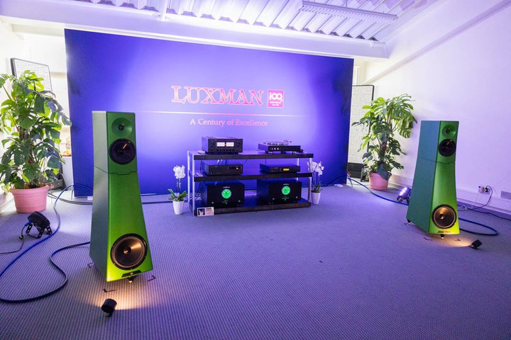 yHIGH ENDzTAD̐VFuO[vAbNX}g100NubNhȂǐEɒލYuh