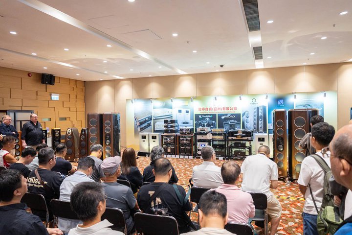 y`VEz}[e1.6~Xs[J[𒮂IeN_X́uAir Force ZerovƑgݍ킹